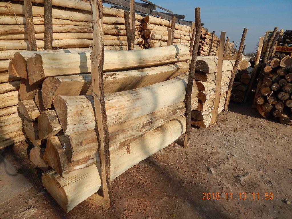 Rundhölzer aus Akazie (halbrund) Rundhölzer aus Akazie (halbrund)