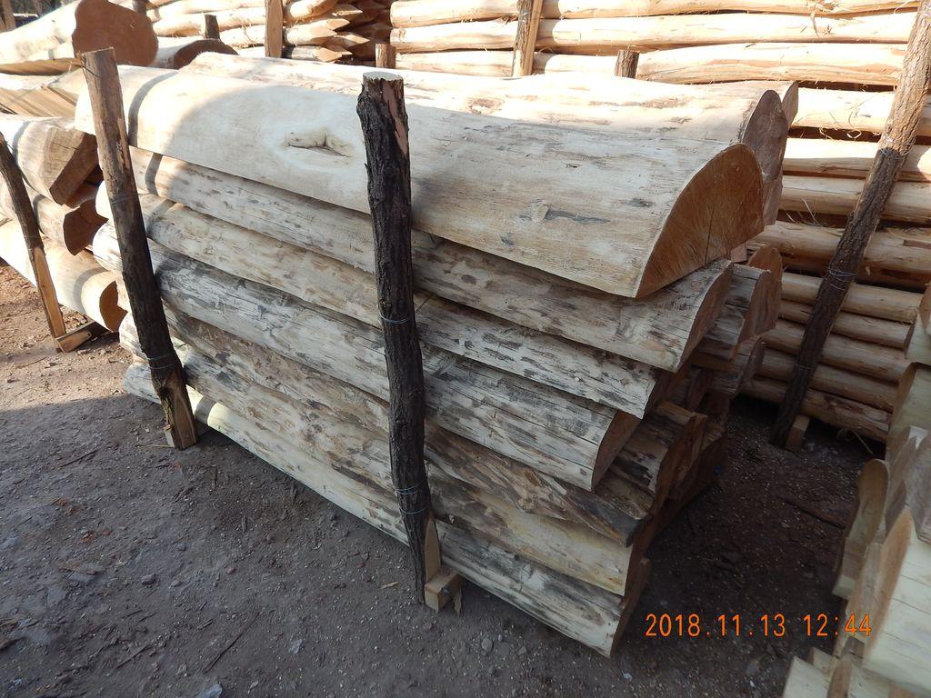 Rundhölzer aus Akazie (halbrund) Rundhölzer aus Akazie (halbrund)