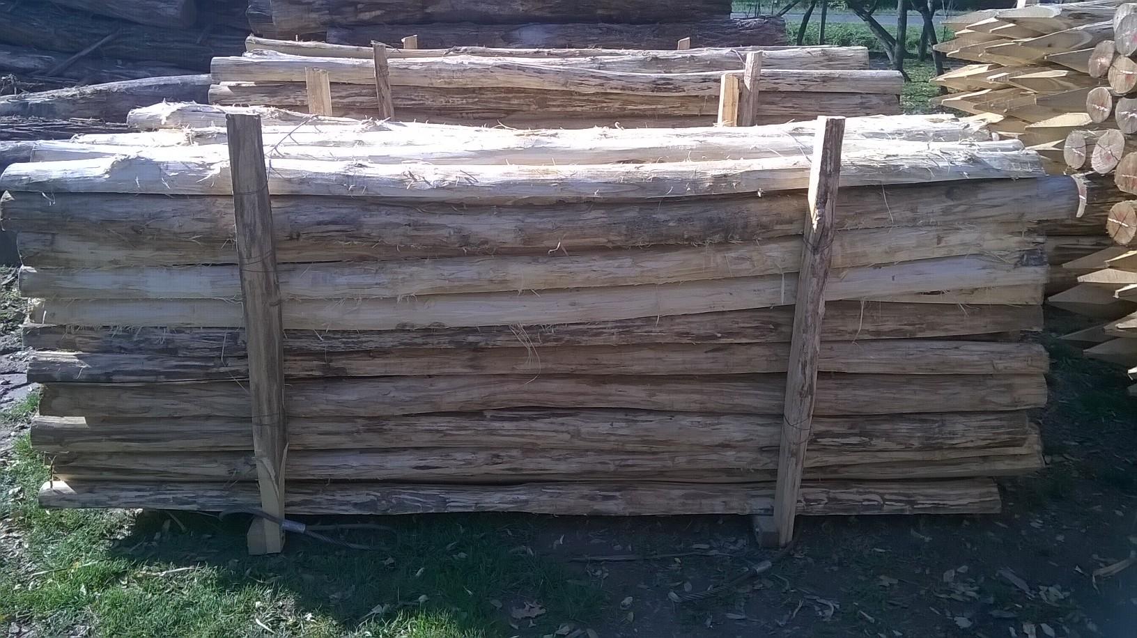 Rundhölzer aus Akazie (halbrund) Rundhölzer aus Akazie (halbrund)