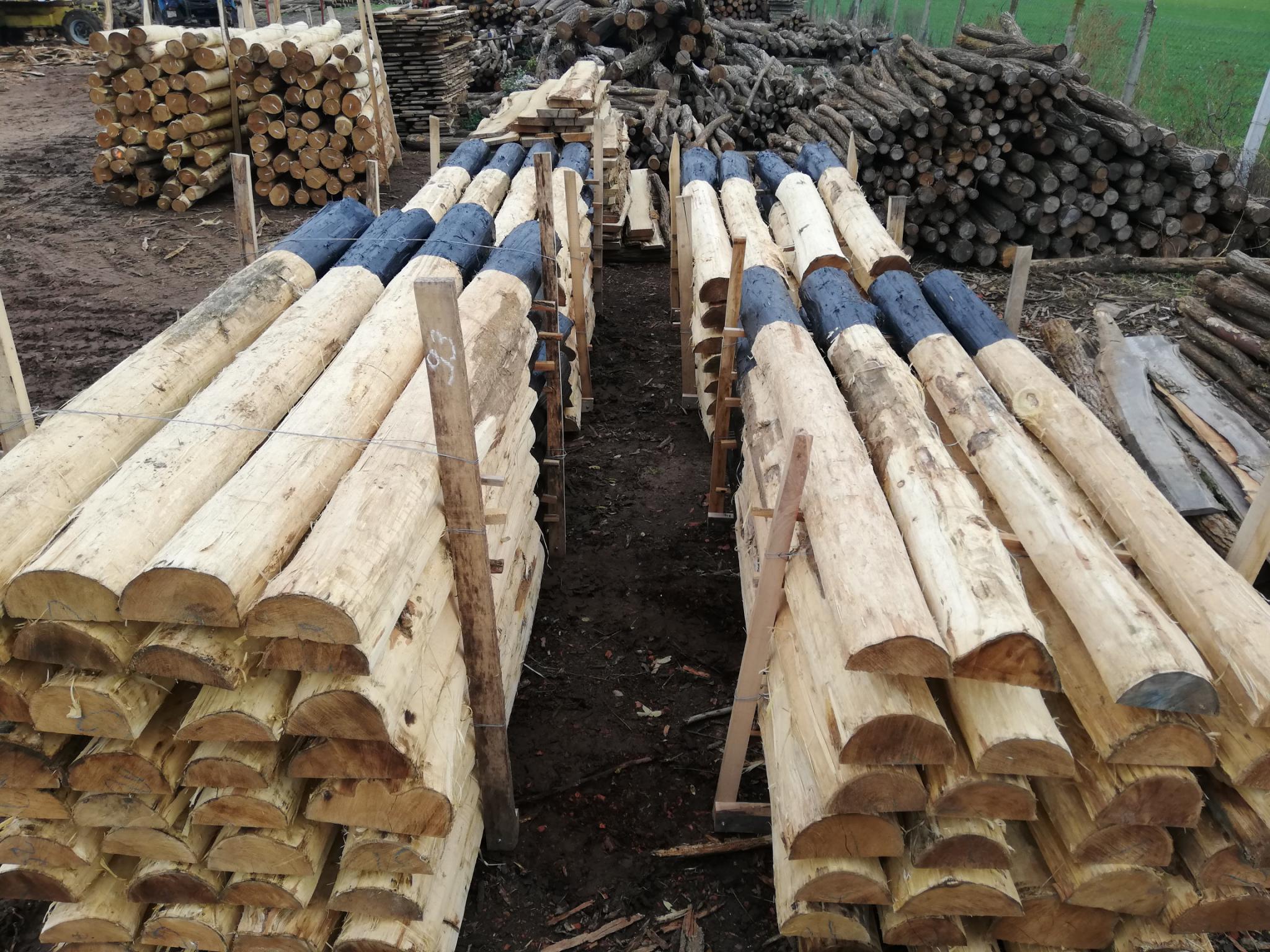 Rundhölzer aus Akazie (halbrund) Rundhölzer aus Akazie (halbrund)