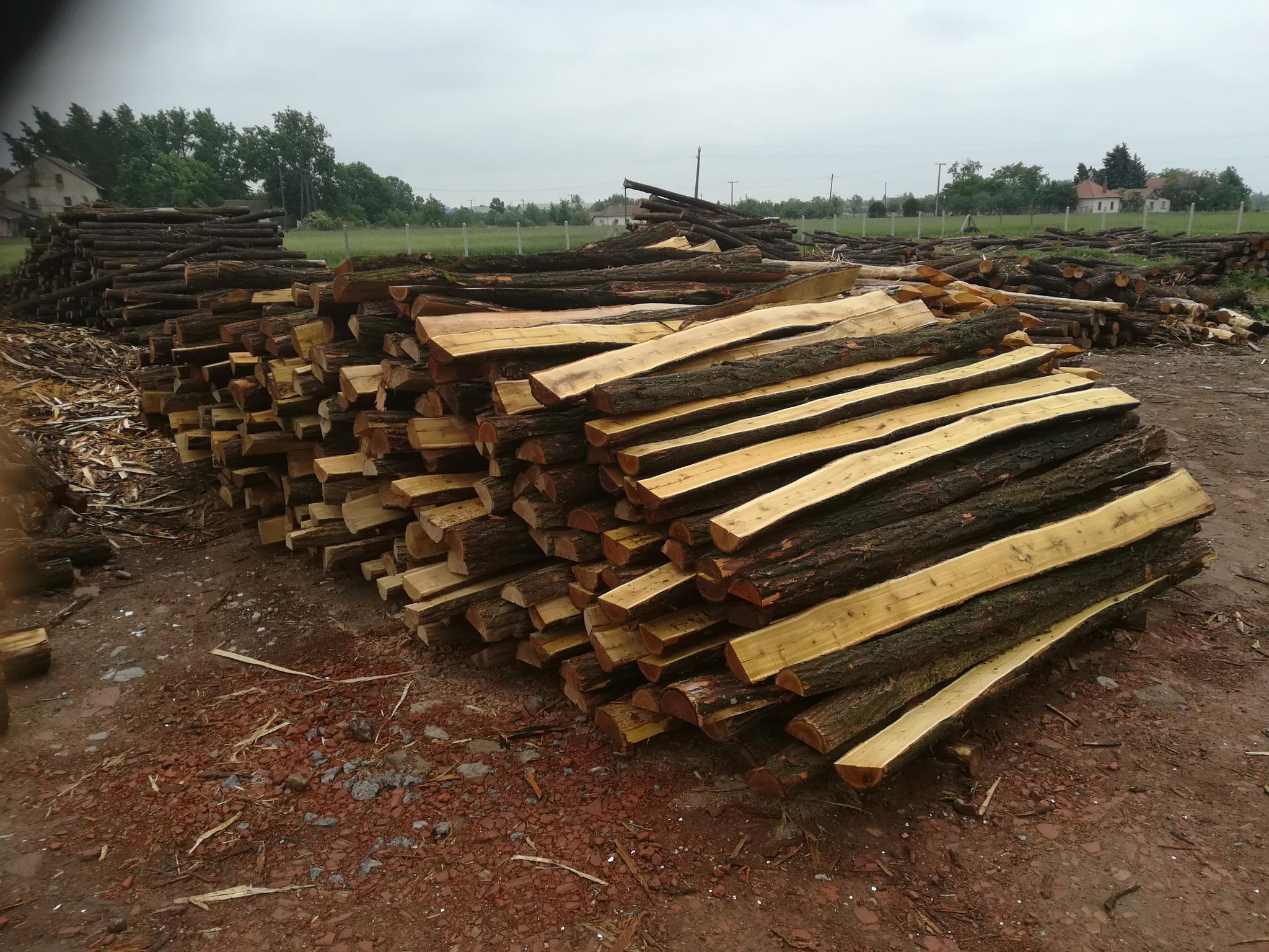 Rundhölzer aus Akazie (halbrund) Rundhölzer aus Akazie (halbrund)