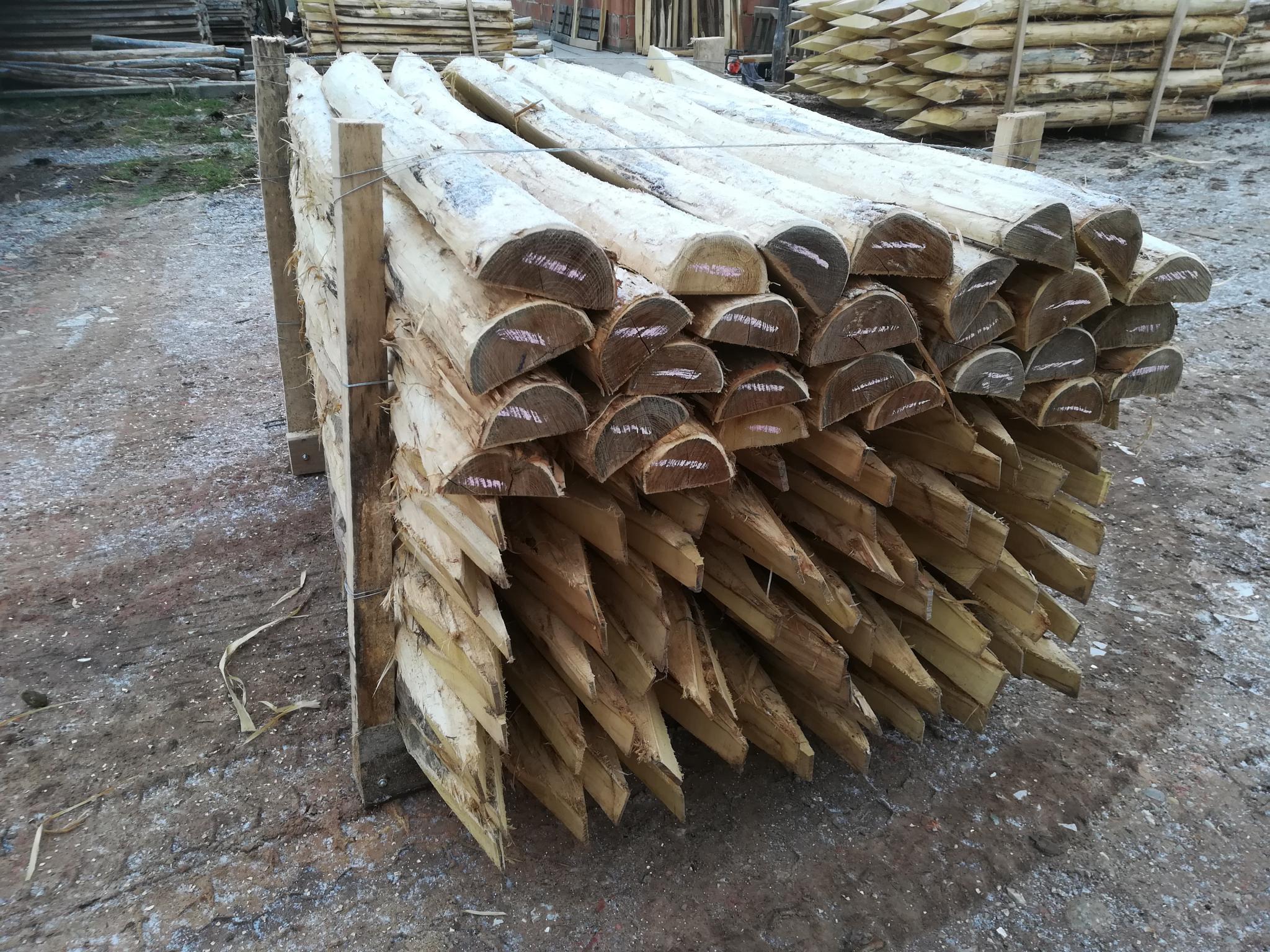 Rundhölzer aus Akazie (halbrund) Rundhölzer aus Akazie (halbrund)