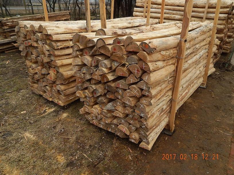 Rundhölzer aus Akazie (halbrund) Rundhölzer aus Akazie (halbrund)